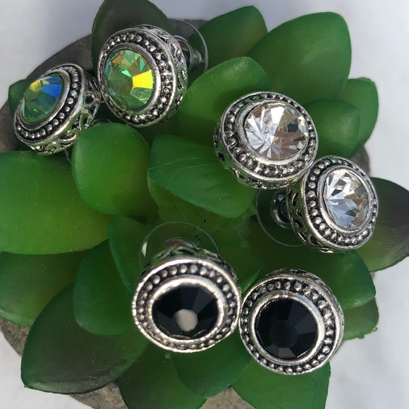 Beautiful set of 3 earrings ✨ Timeless and Classic Feel ✨ - Picture 7 of 15